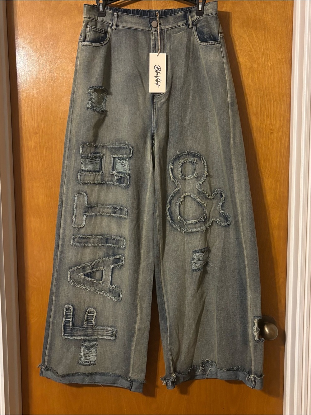 Wide-Leg Gray Distressed Jeans with Appliqué & Detail